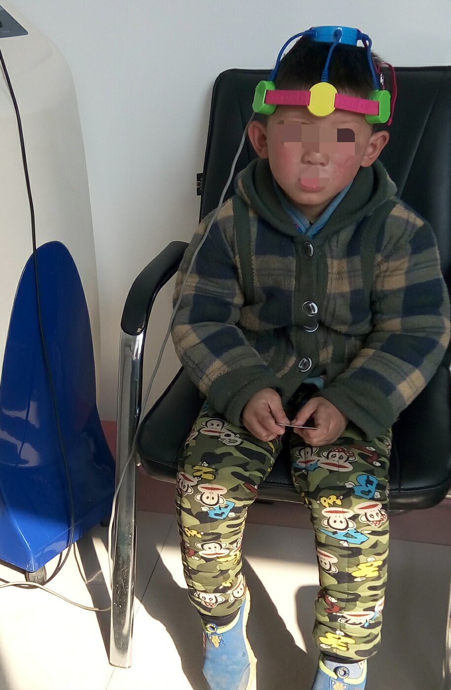 济宁治疗抽动症医院-小孩频繁眨眼 警惕抽动症
