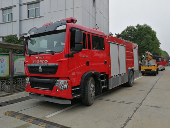 新疆装水5吨的水罐消防车整车超不超重