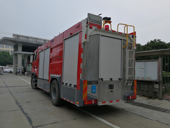 黑龙江装水5吨的泡沫消防车厂家设置服务网点