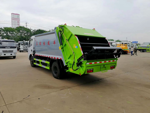 广东东风多利卡8吨压缩垃圾车生产厂家